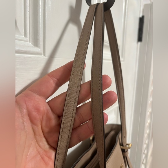 Michael Kors Jet Set Tote – Tan Saffiano Leather – Authenticated – Gold Hardware - Picture 7 of 13